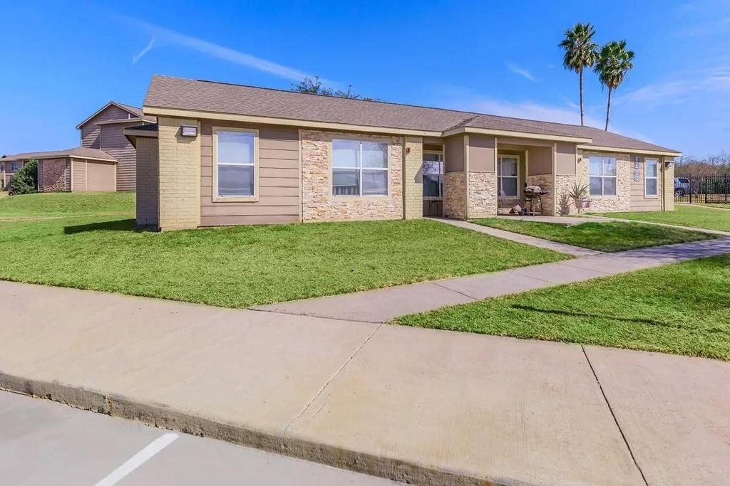 409 Riverhill Loop - Photo 0