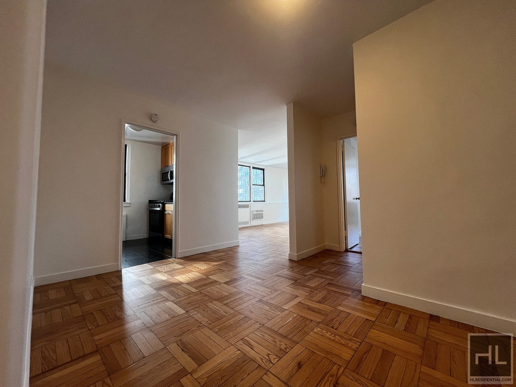 East 79th Street - Photo 3