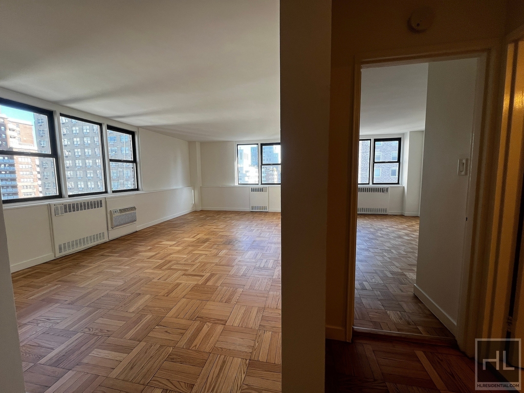 East 79th Street - Photo 4