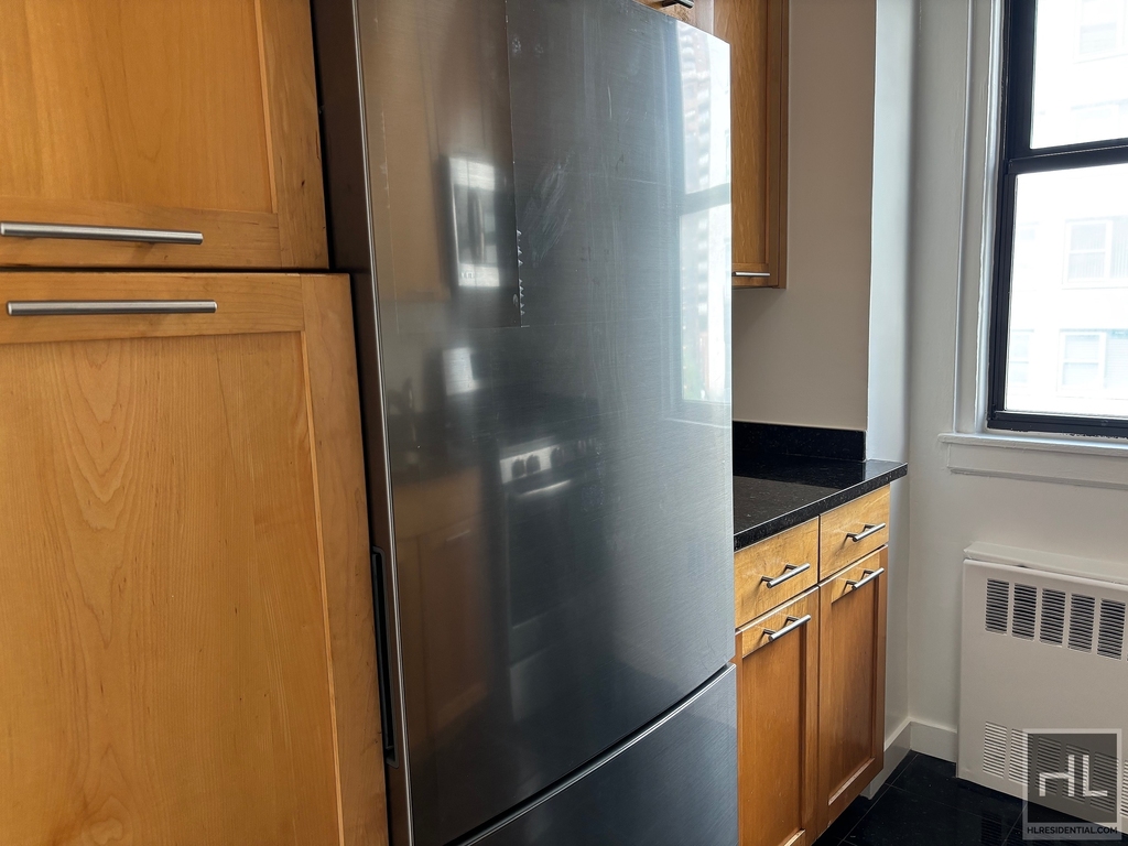 East 79th Street - Photo 7