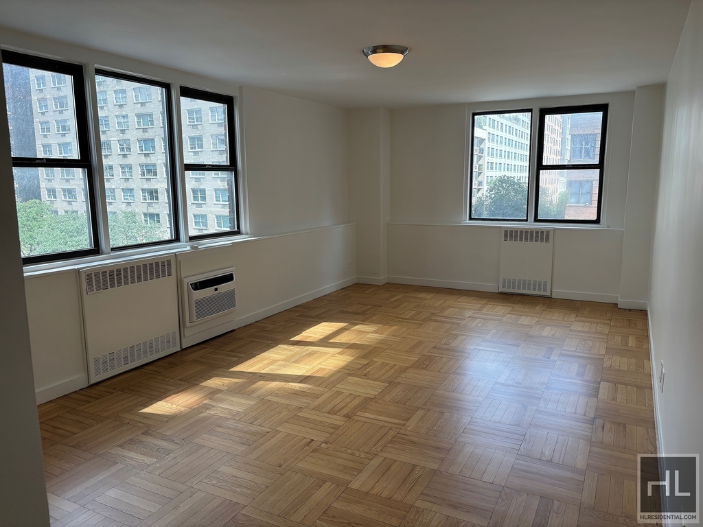 East 79th Street - Photo 0