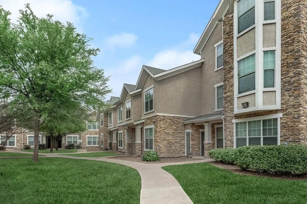 4101 Delafield Ln - Photo 3