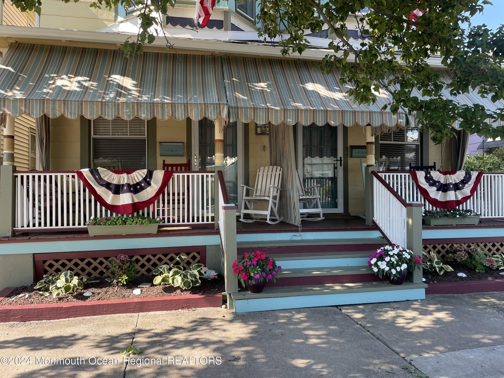56 Heck Avenue - Photo 0