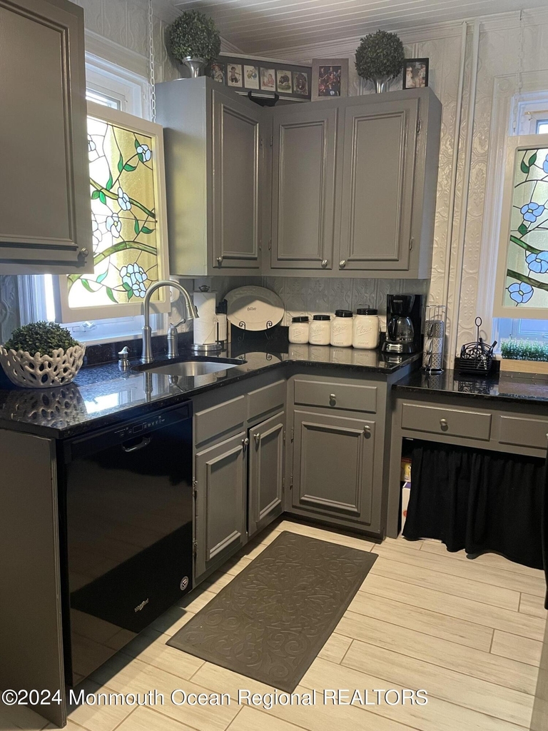 56 Heck Avenue - Photo 5
