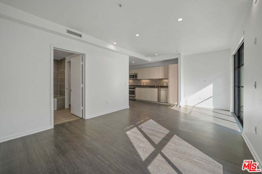 5800 Harold Way - Photo 0