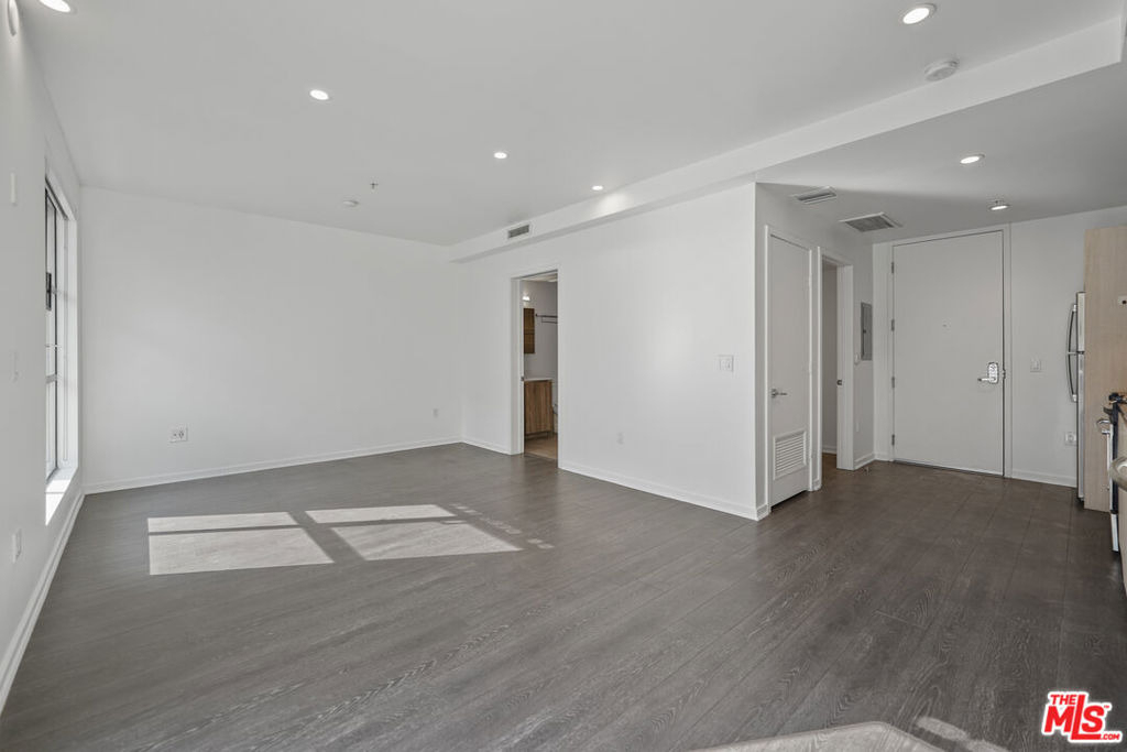 5800 Harold Way - Photo 3