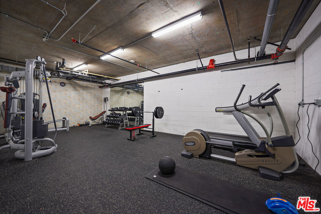 5800 Harold Way - Photo 11