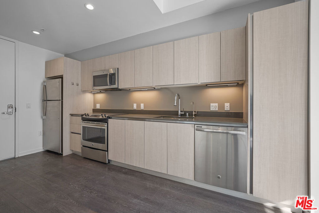 5800 Harold Way - Photo 2