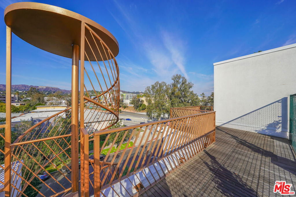 5800 Harold Way - Photo 7