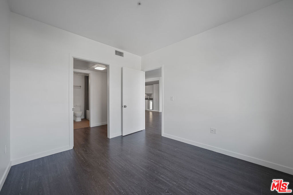 5800 Harold Way - Photo 10
