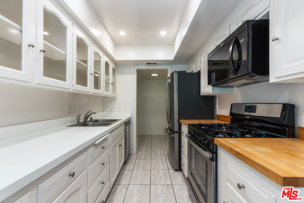 6732 Hillpark Drive - Photo 3