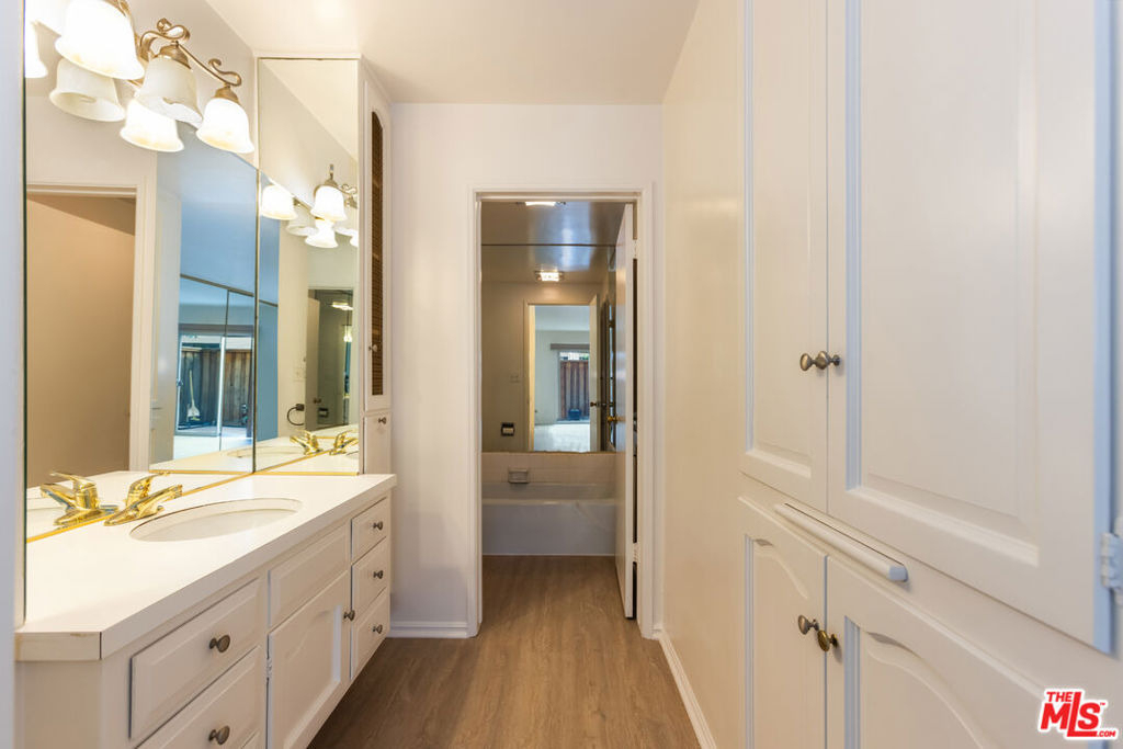 6732 Hillpark Drive - Photo 10