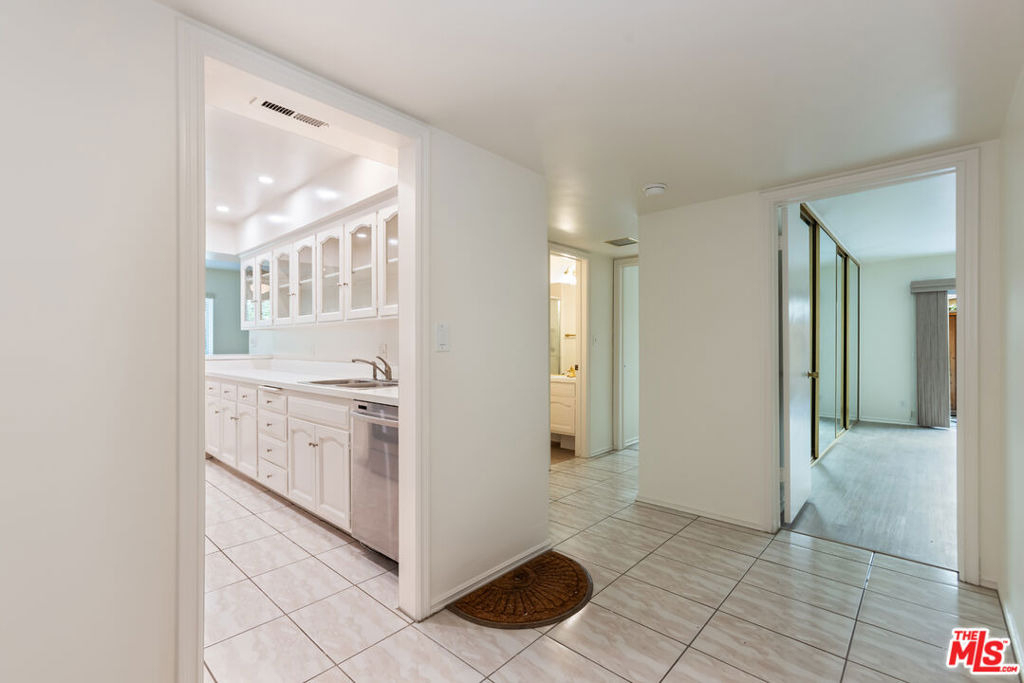6732 Hillpark Drive - Photo 2