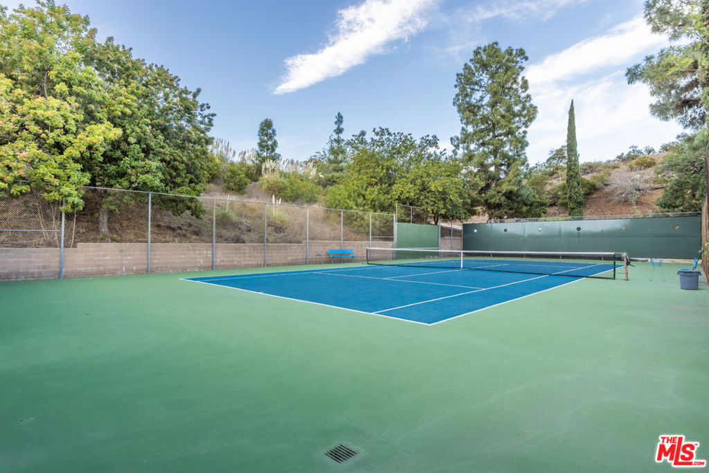 6732 Hillpark Drive - Photo 22