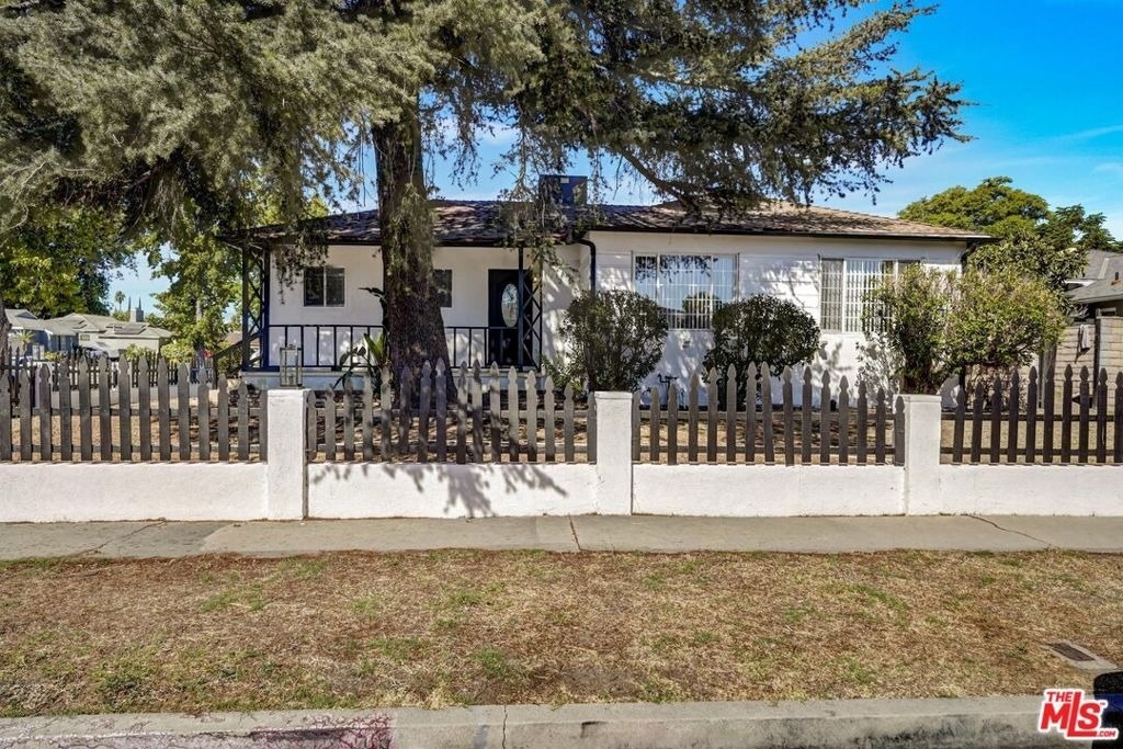 6633 Belmar Avenue - Photo 1