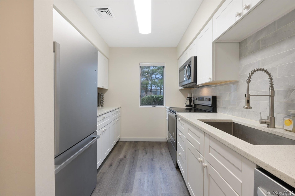 34 Montauk Highway - Photo 2