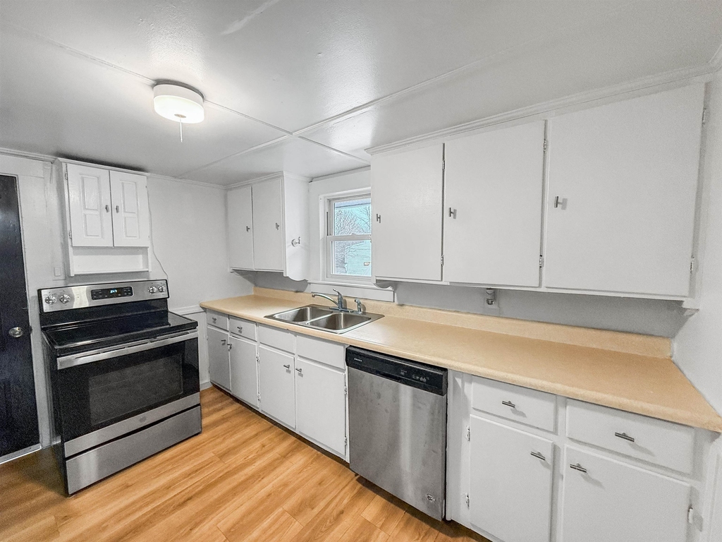 230 King - Photo 1