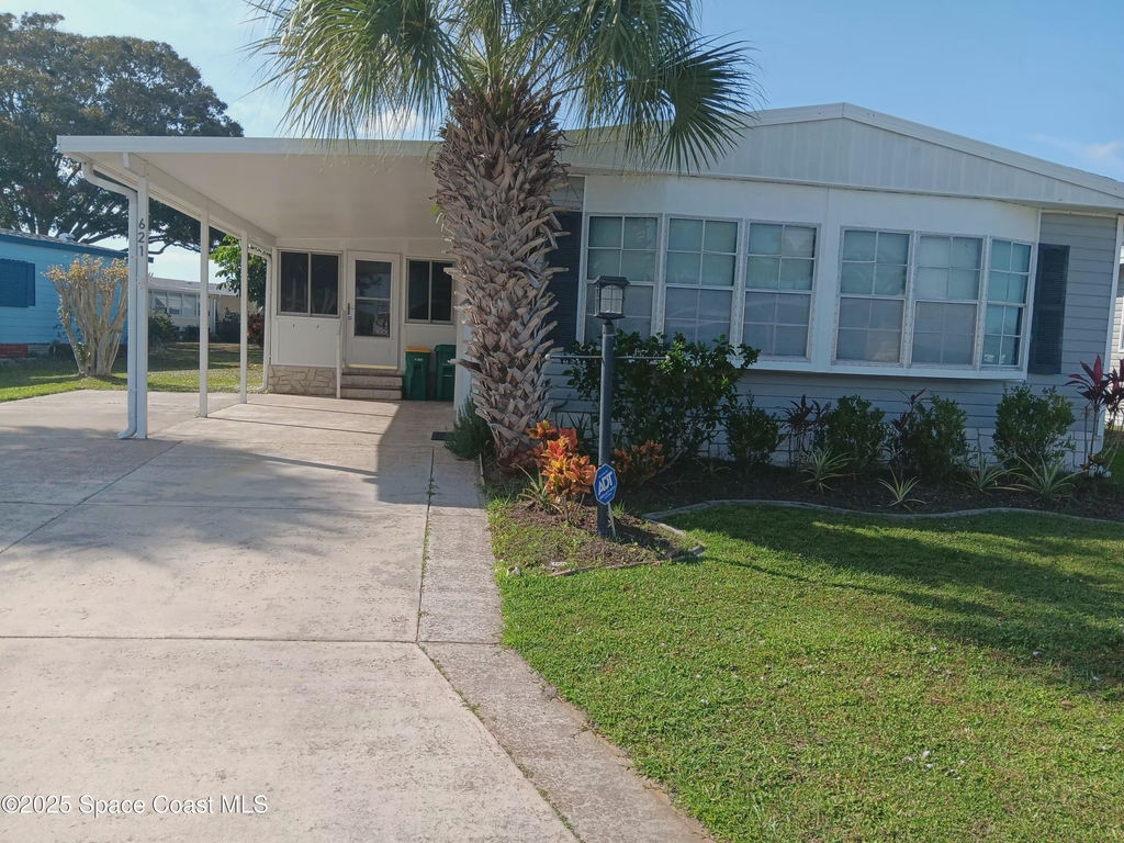 621 Hyacinth Circle E - Photo 1