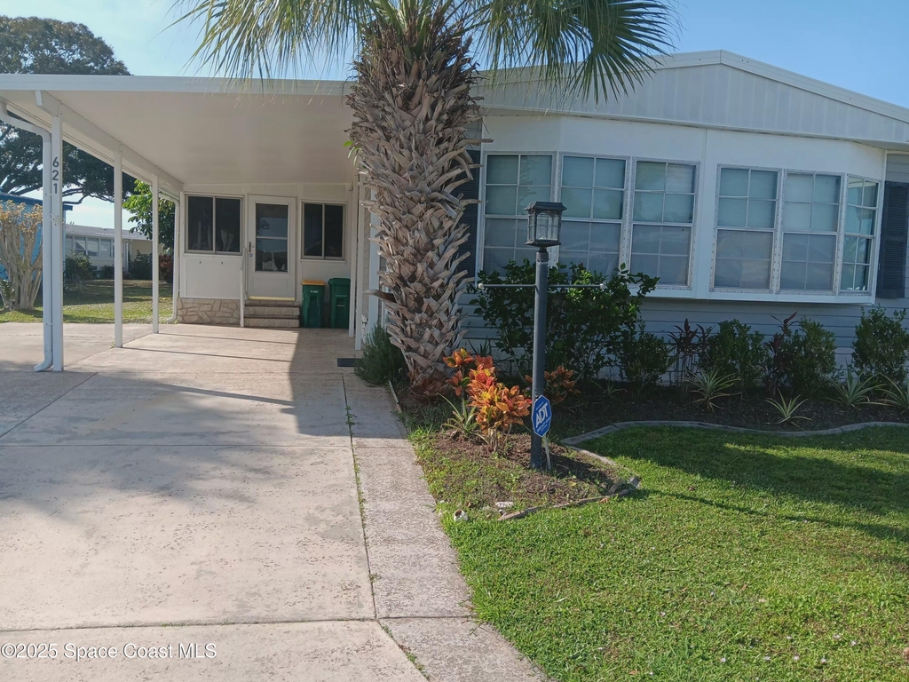 621 Hyacinth Circle E - Photo 0