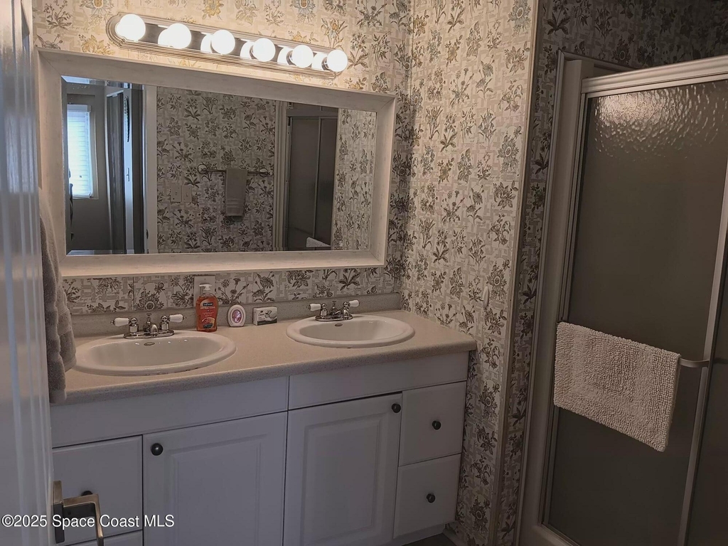 621 Hyacinth Circle E - Photo 18