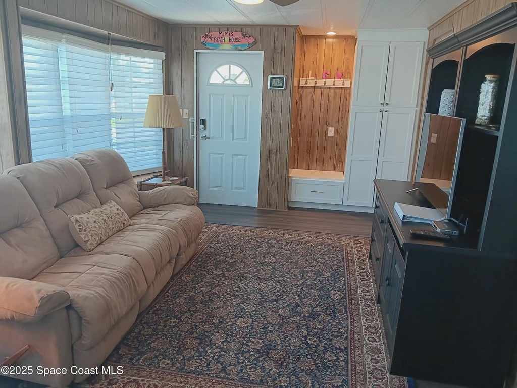 621 Hyacinth Circle E - Photo 3