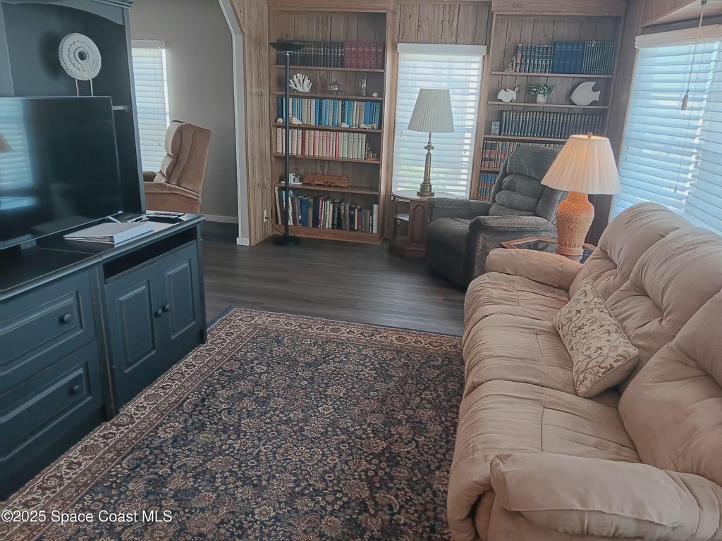 621 Hyacinth Circle E - Photo 2