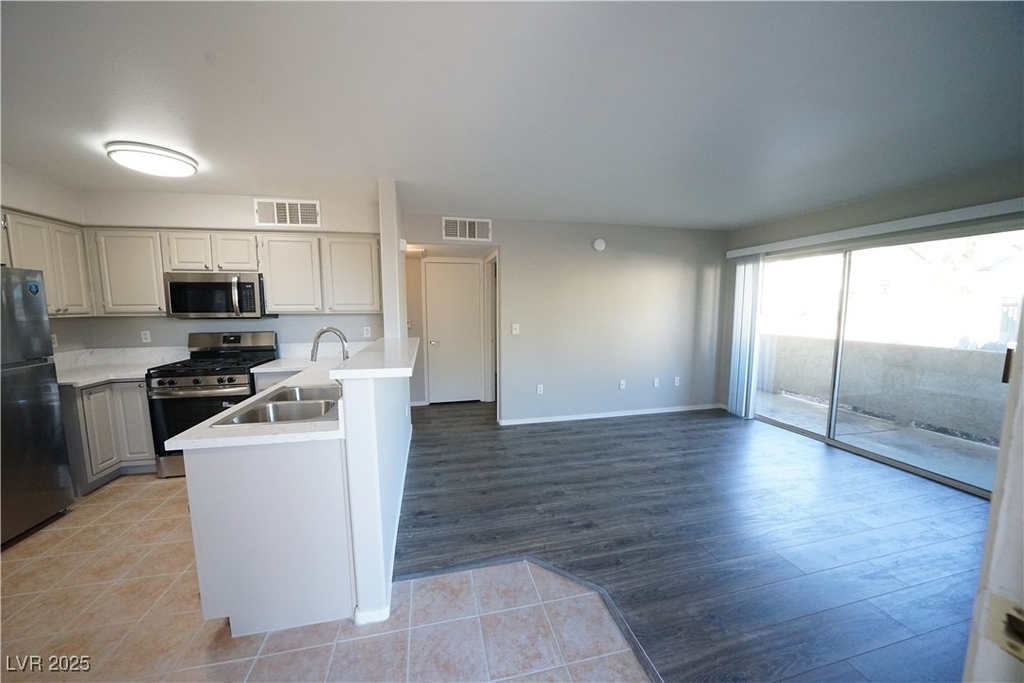 5710 E Tropicana Avenue - Photo 3