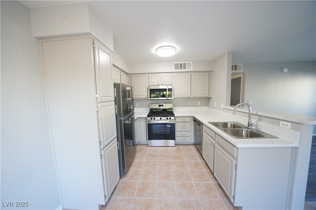 5710 E Tropicana Avenue - Photo 6