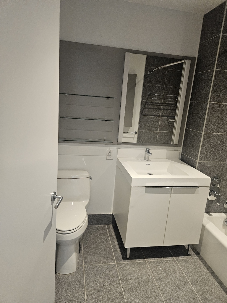 555 West 38th Street - Photo 12