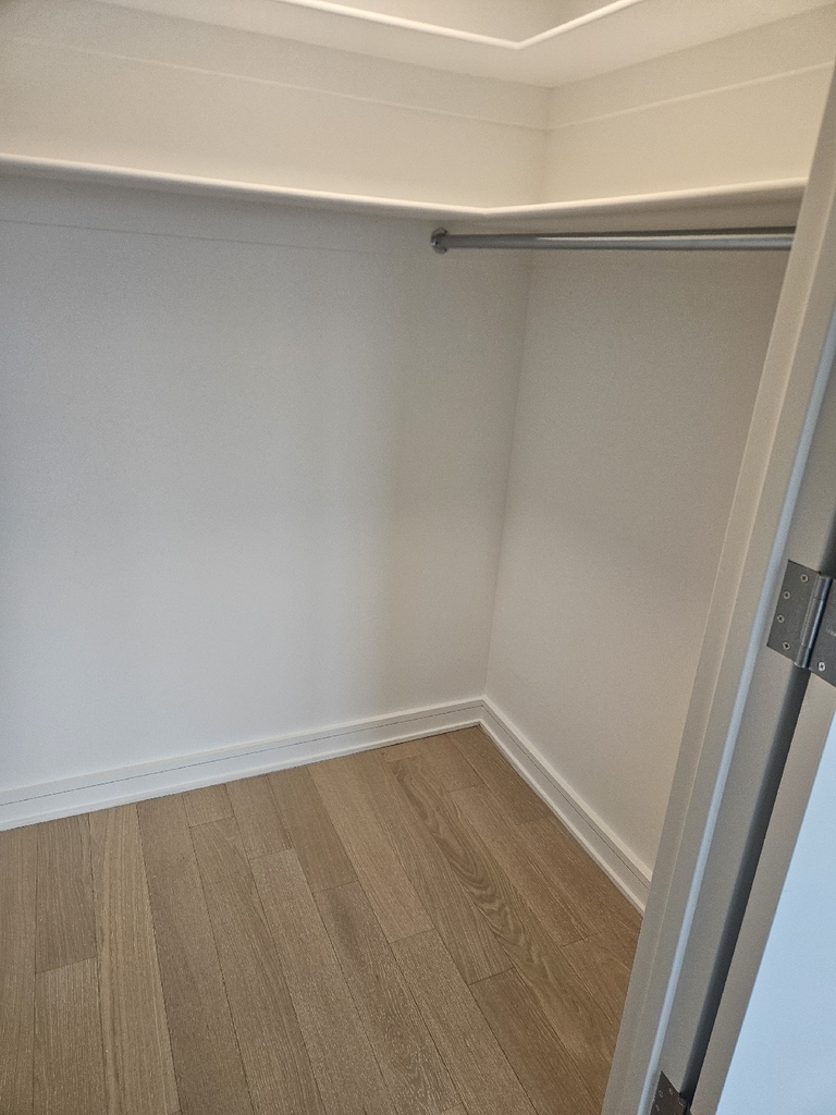 555 West 38th Street - Photo 11