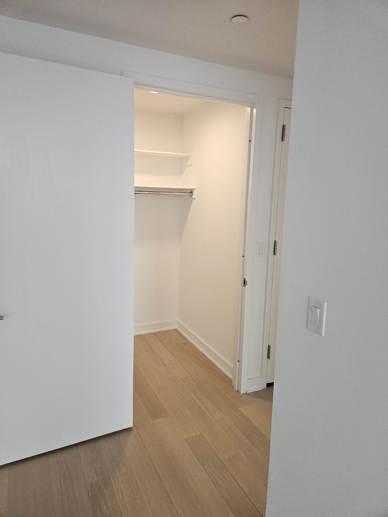 555 West 38th Street - Photo 6