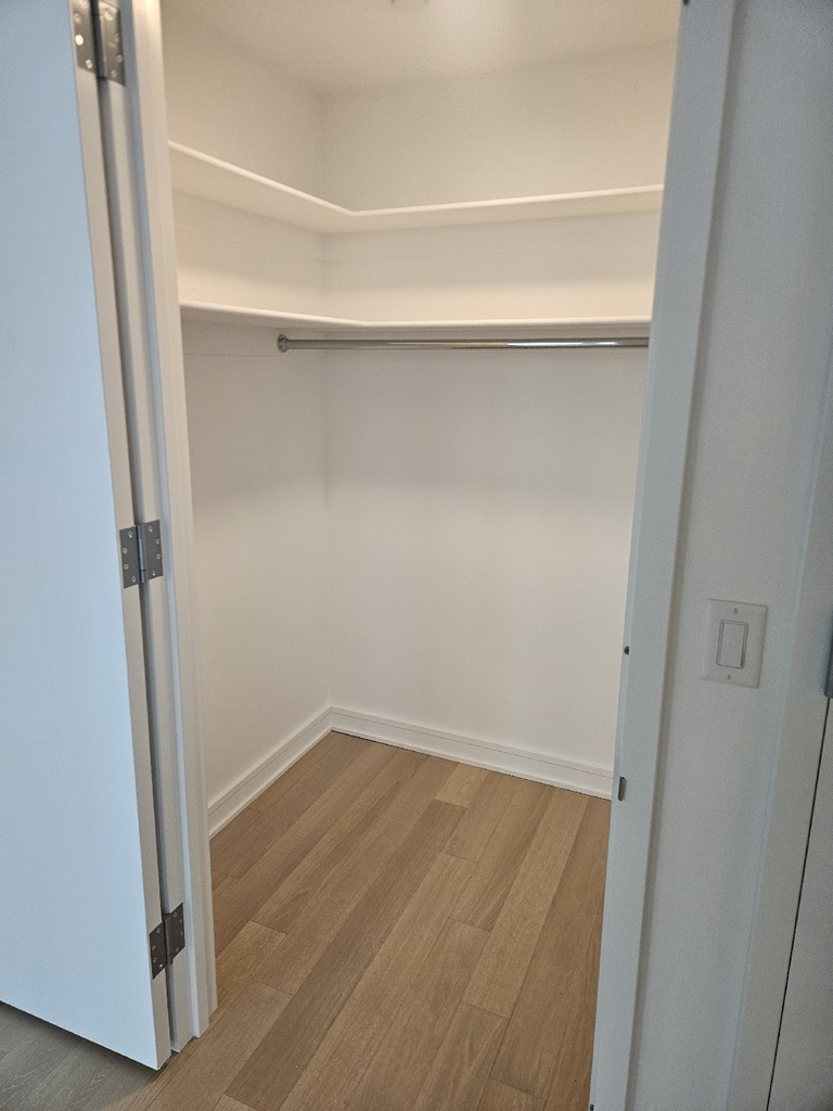 555 West 38th Street - Photo 4
