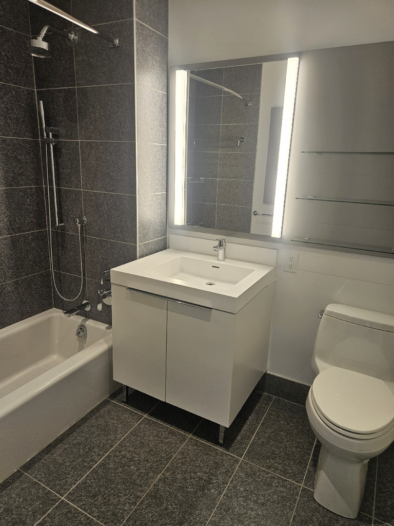 555 West 38th Street - Photo 3
