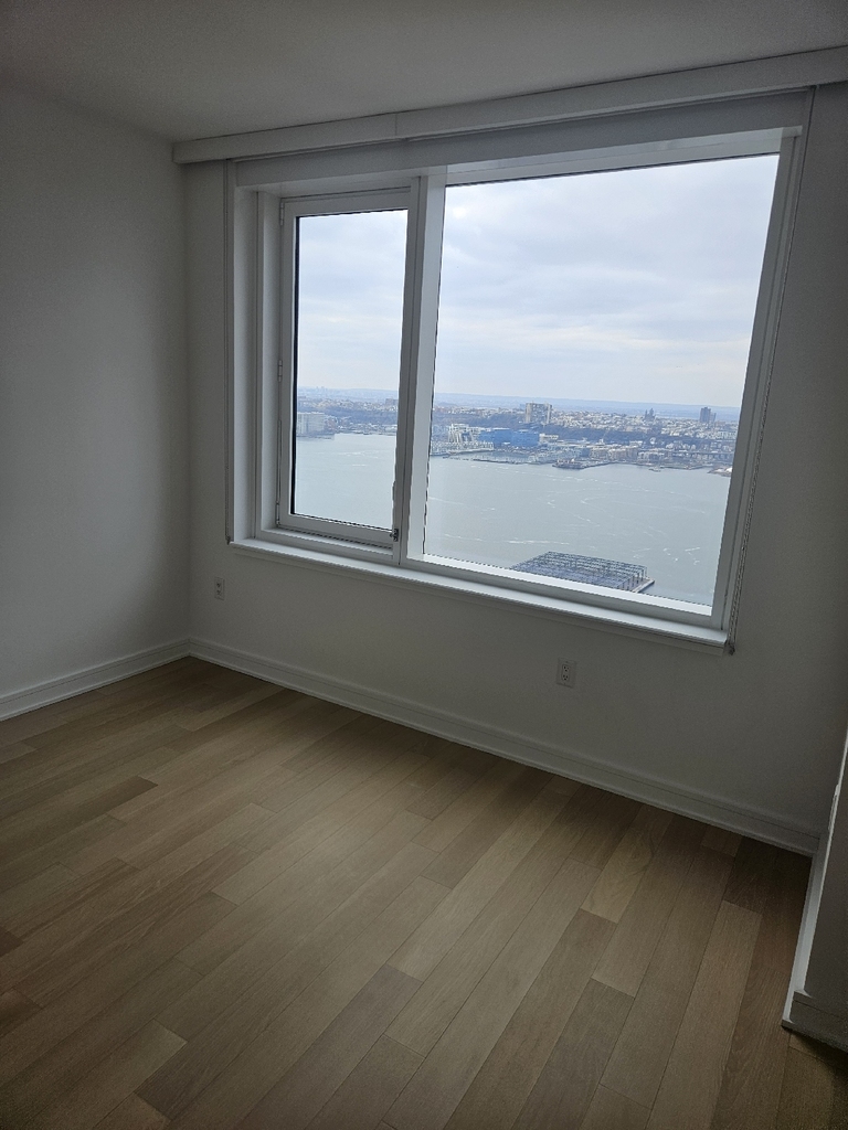 555 West 38th Street - Photo 2