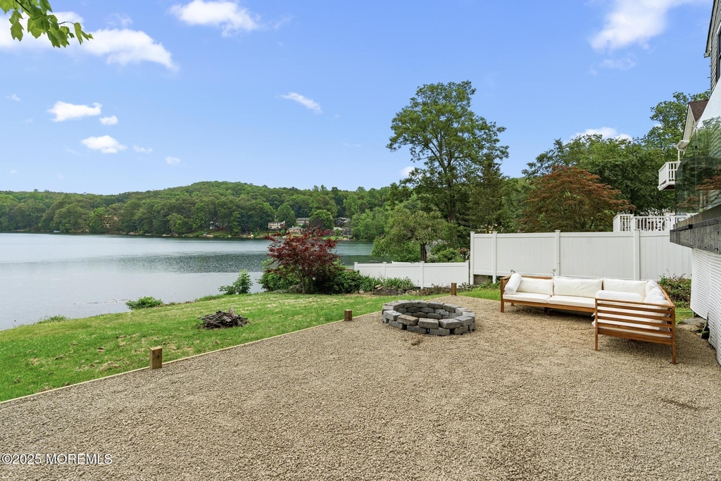 39 Upper Lakeview Avenue - Photo 12