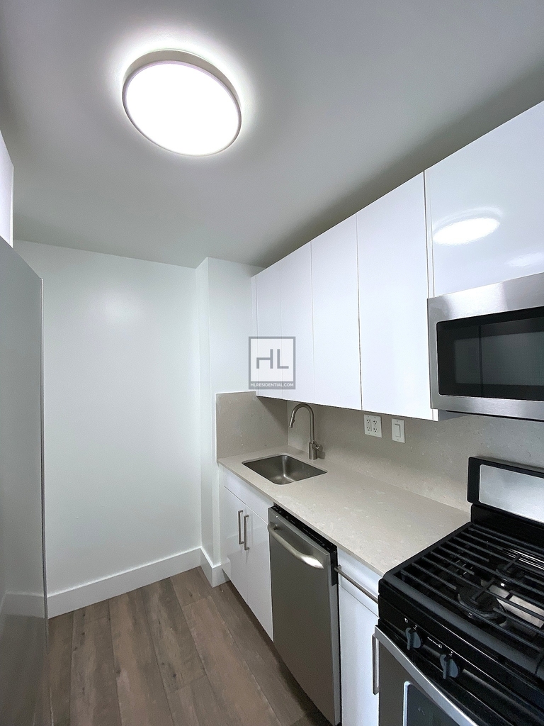 Second Avenue - Photo 1