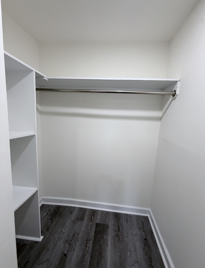 West 34th Street - Photo 9