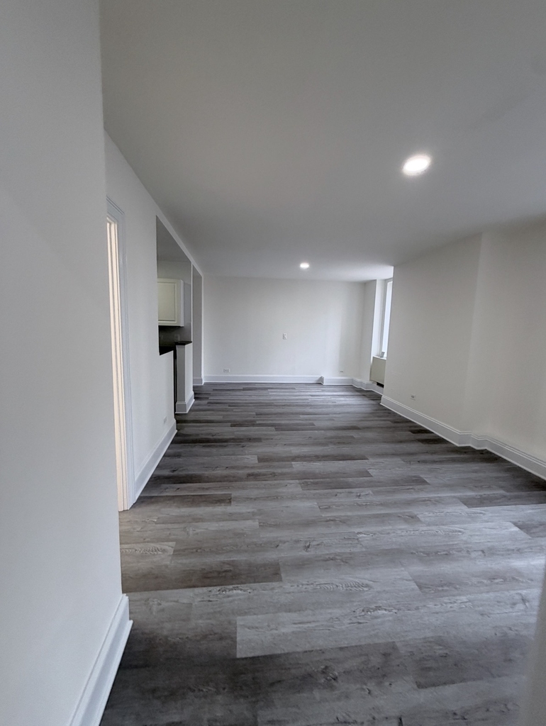West 34th Street - Photo 11