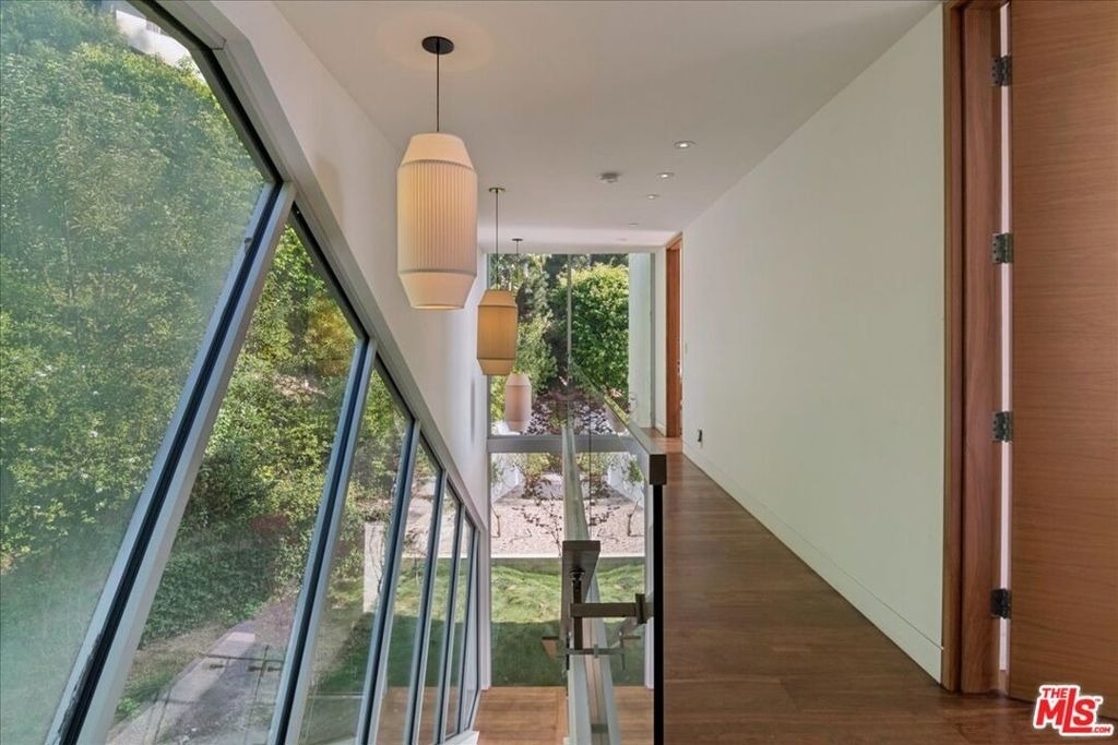 1232 Sunset Plaza Drive - Photo 43