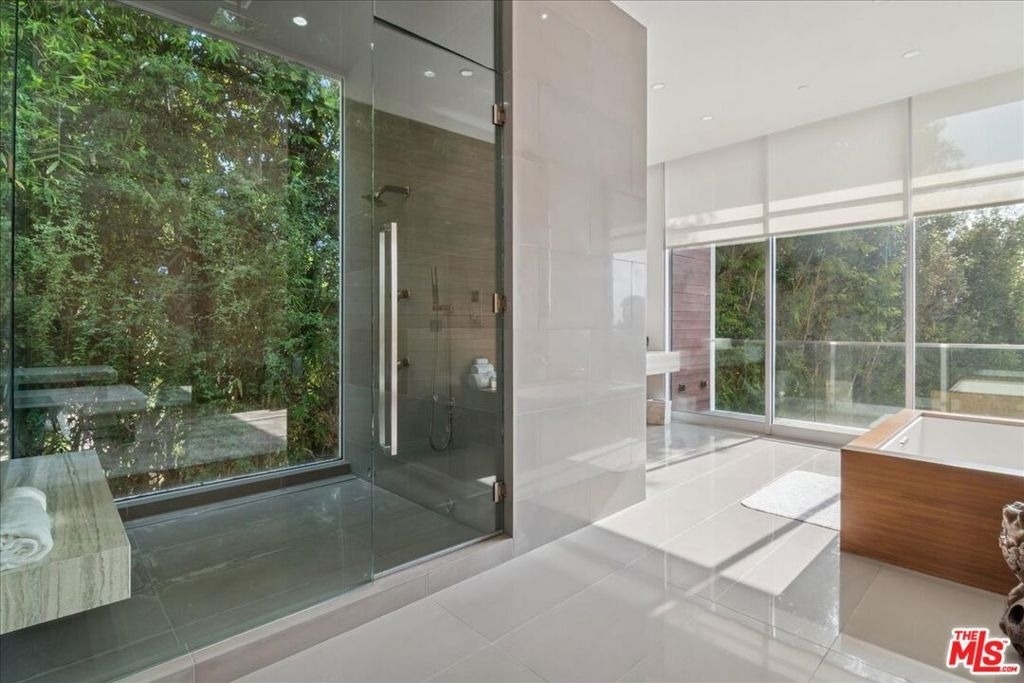 1232 Sunset Plaza Drive - Photo 31