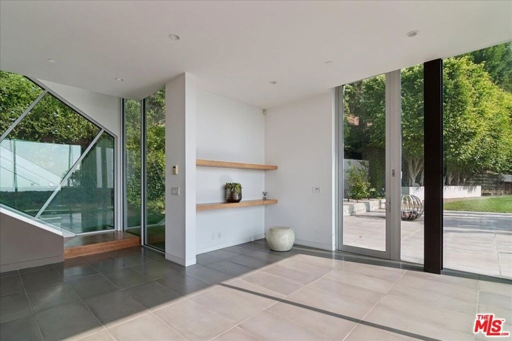 1232 Sunset Plaza Drive - Photo 39