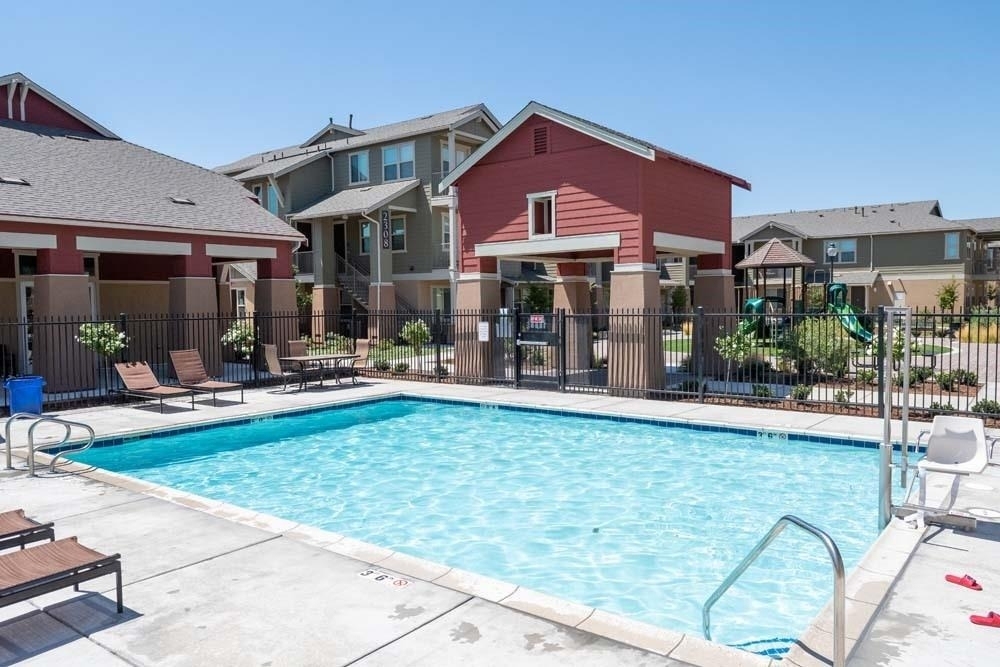 2300 Loveridge Rd - Photo 4