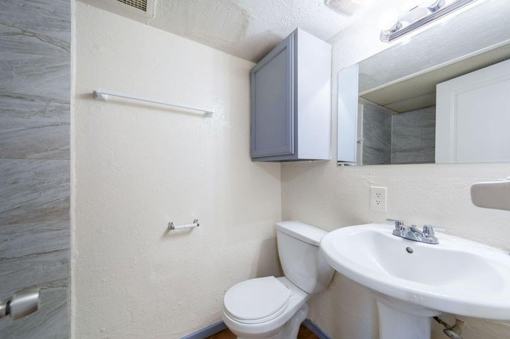 1800 N Wayside Street - Photo 8