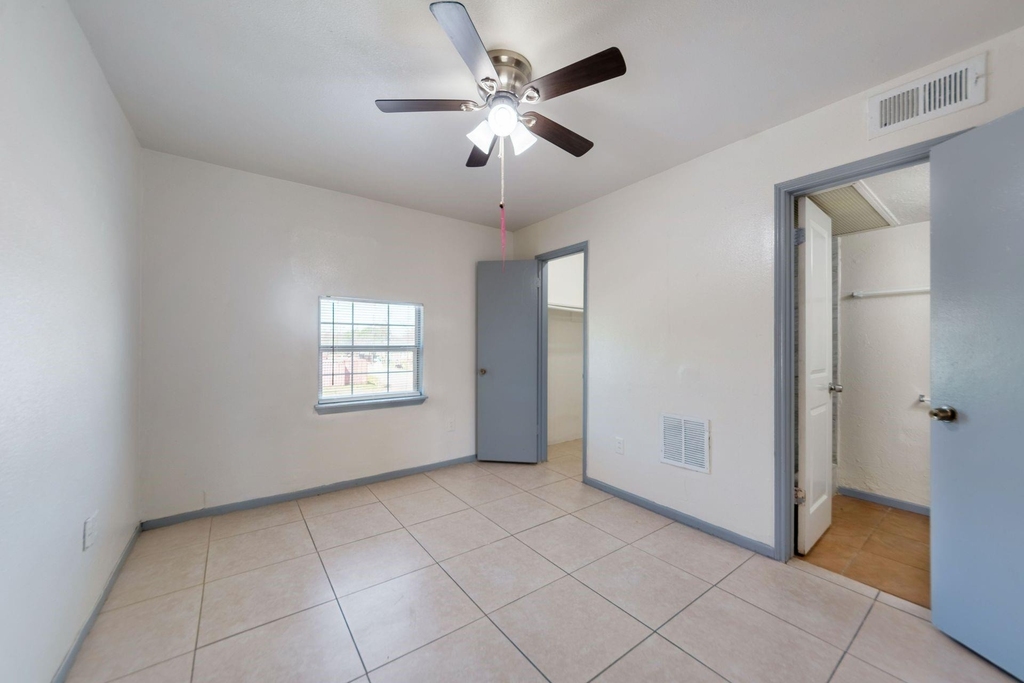 1800 N Wayside Street - Photo 4