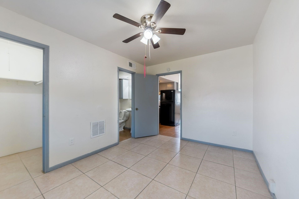 1800 N Wayside Street - Photo 5