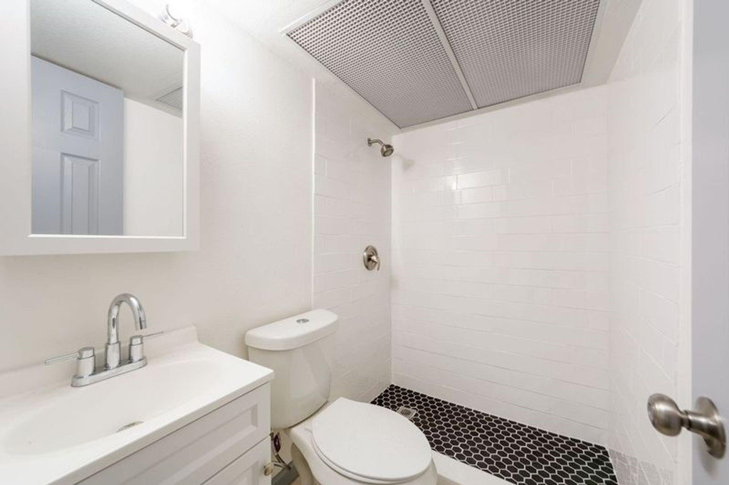 1800 N Wayside Street - Photo 7