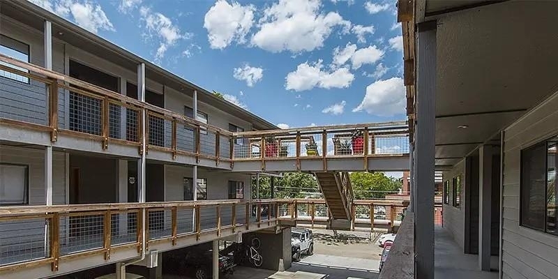 2037 Walnut St - Photo 2