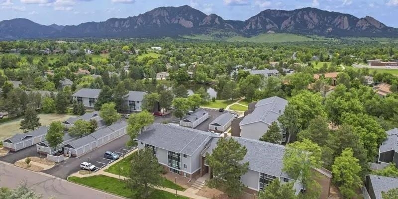 1000 W Moorhead Cir - Photo 3