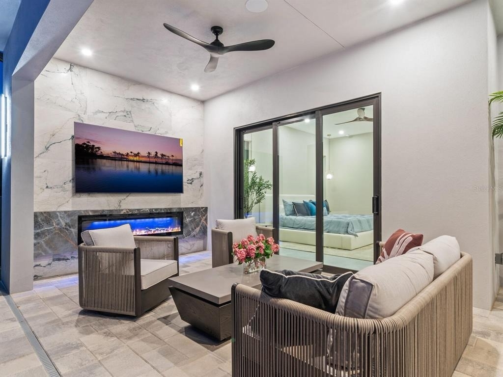 2467 Hyde Park Street - Photo 37