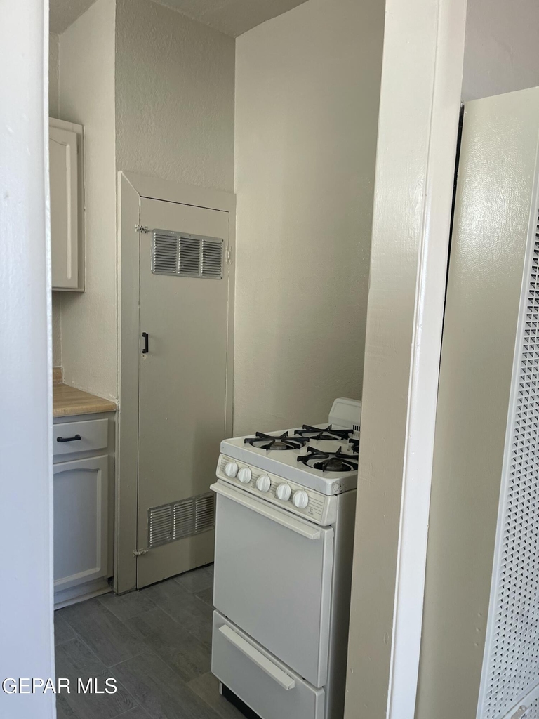 705 N St. Vrain Street - Photo 2